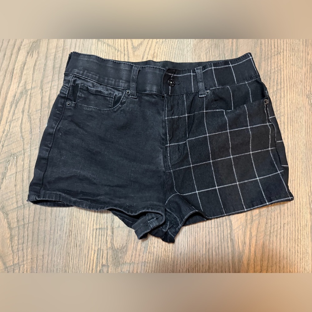 Hot Topic Black and Gray Plaid Jean Shorts